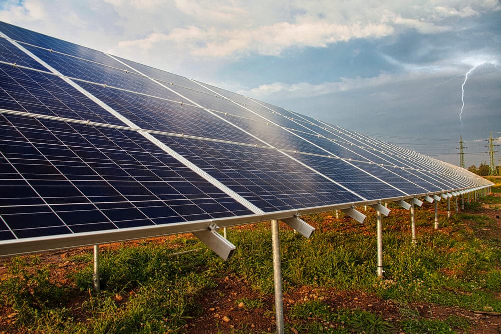 découvrez les avantages du panneau solaire vertical, une solution innovante et esthétique pour optimiser la production d'énergie solaire, même dans les espaces réduits. idéal pour les maisons modernes et les bâtiments urbains.
