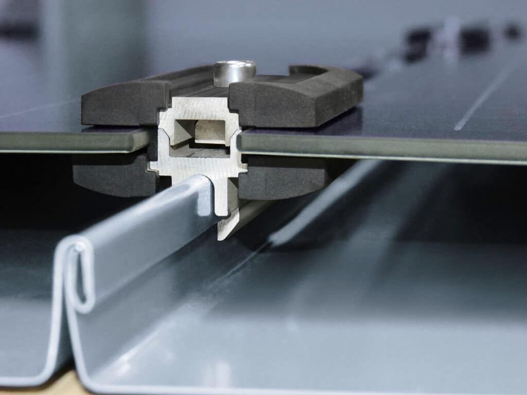 découvrez les avantages du panneau solaire en zinc, une solution efficace et durable pour produire de l'énergie renouvelable tout en optimisant l'esthétique de votre toiture. transformez votre habitation en pilier de la transition énergétique avec des matériaux résistants et performants.