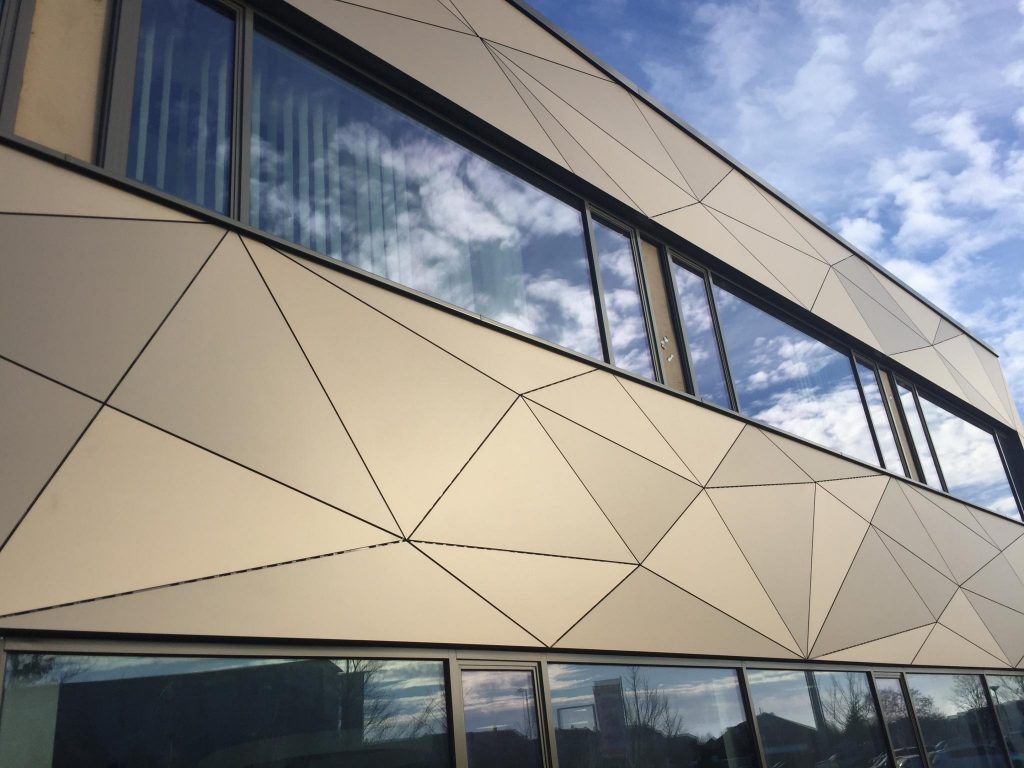 découvrez nos solutions de panneaux façade pour embellir et protéger vos bâtiments. alliant esthétisme et durabilité, nos produits s'adaptent à tous vos projets architecturaux. faites le choix de la qualité pour une façade qui se distingue.