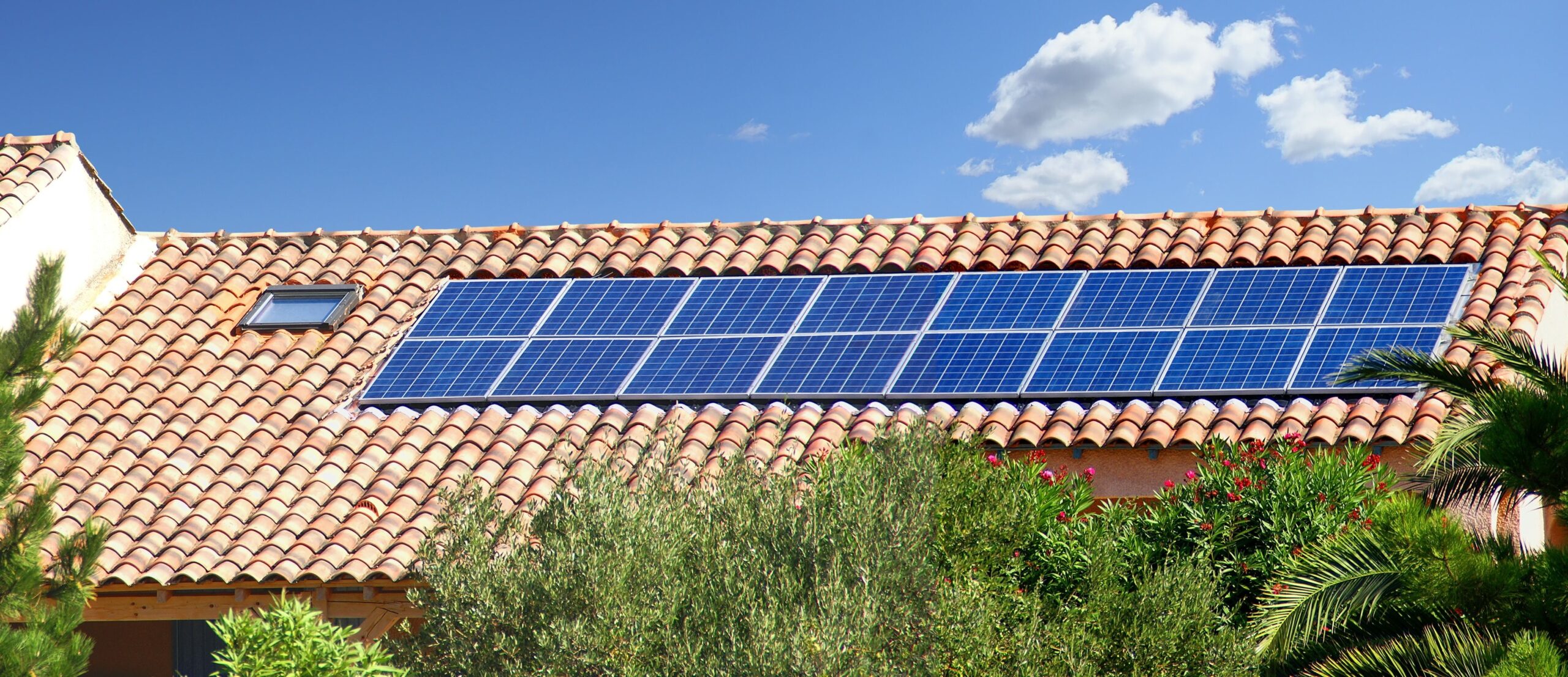 découvrez les avantages des panneaux solaires pour réduire votre facture d'énergie et contribuer à la protection de l'environnement. apprenez comment installer et optimiser votre système solaire pour un maximum d'efficacité.