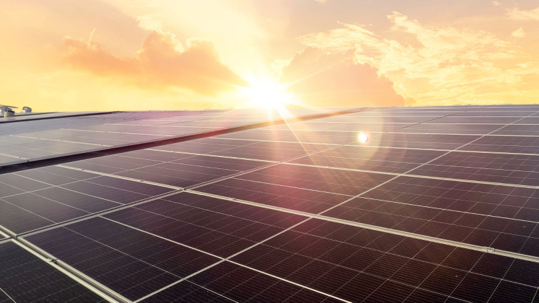 découvrez les avantages des panneaux solaires pour une énergie renouvelable et durable. transformez votre maison en une source d'électricité verte tout en réduisant votre empreinte carbone et vos factures d'énergie.