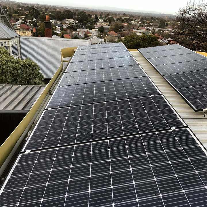 découvrez nos panneaux solaires 9kw, une solution énergétique efficace et écologique pour réduire vos factures d'électricité. profitez d'une installation professionnelle et d'un rendement optimal grâce à notre technologie de pointe. transformez votre maison en une source d'énergie renouvelable dès aujourd'hui!
