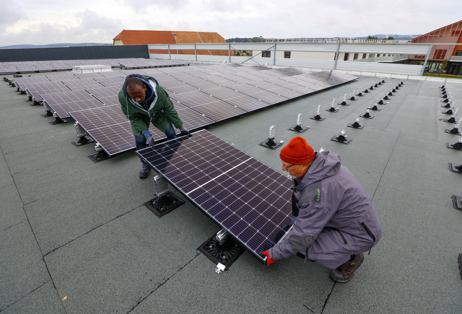 découvrez notre sélection de panneaux solaires d'occasion à des prix compétitifs. optez pour une solution écologique et économique pour votre projet énergétique. profitez de l'énergie solaire tout en réduisant votre empreinte carbone.
