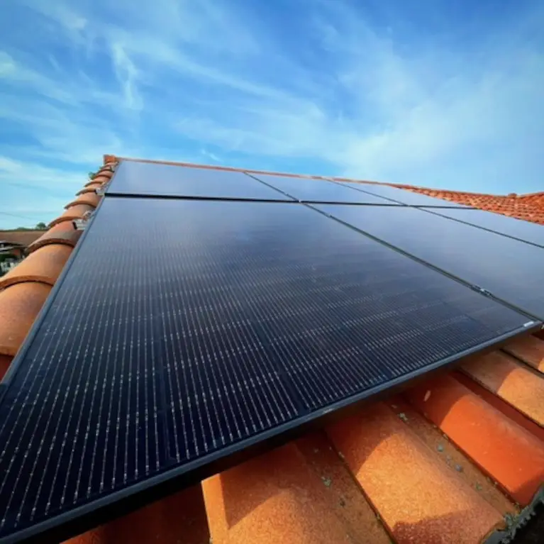 découvrez comment obtenir des panneaux solaires gratuits pour votre maison et réduire vos factures d'énergie. profitez des aides gouvernementales et des offres spéciales pour soutenir votre transition vers une énergie durable.