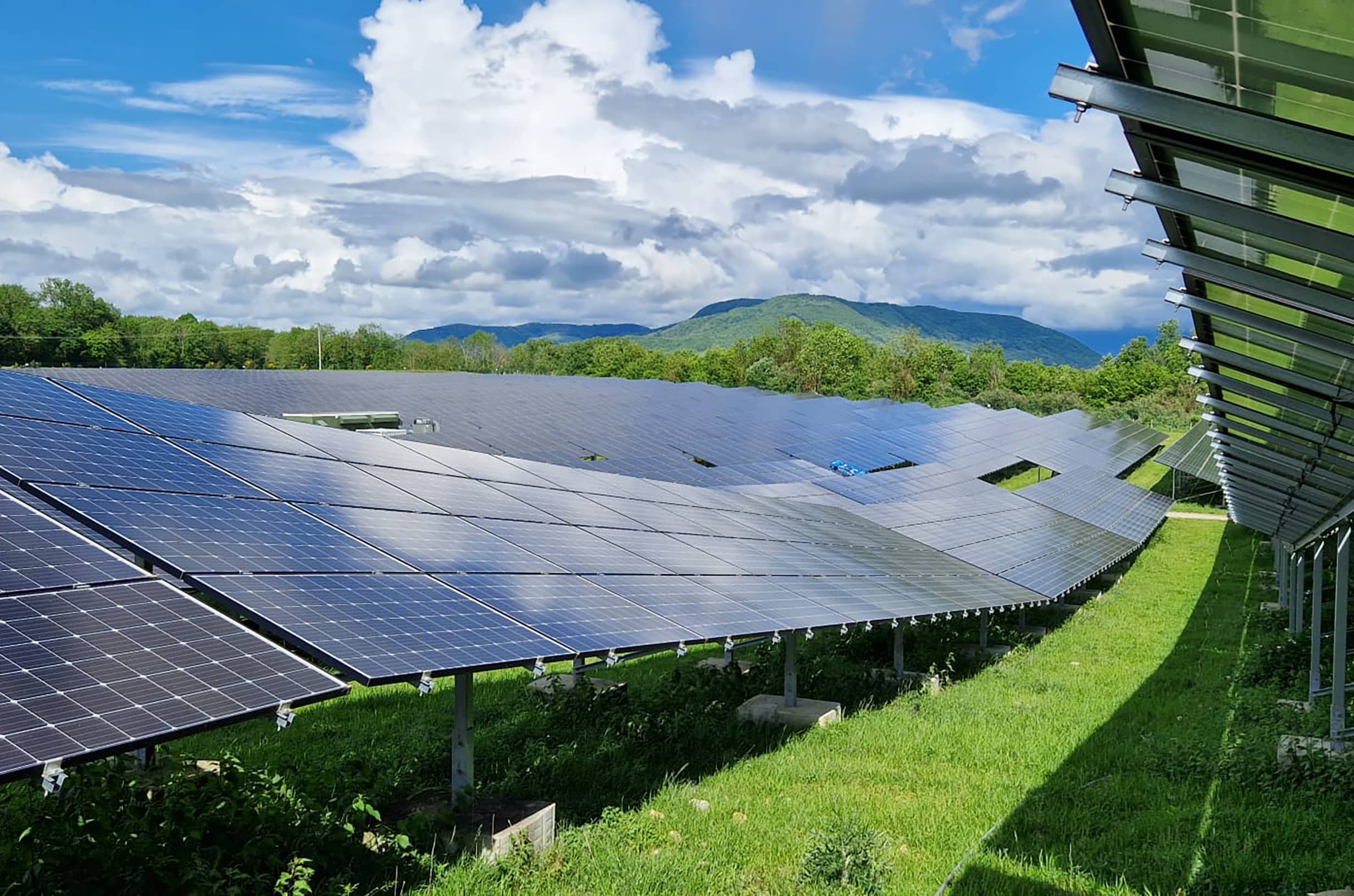 découvrez les meilleures solutions de panneaux solaires à lyon pour réduire vos factures d'énergie et contribuer à un avenir durable. informez-vous sur les installations, les subventions et les avantages d'une énergie renouvelable chez vous.