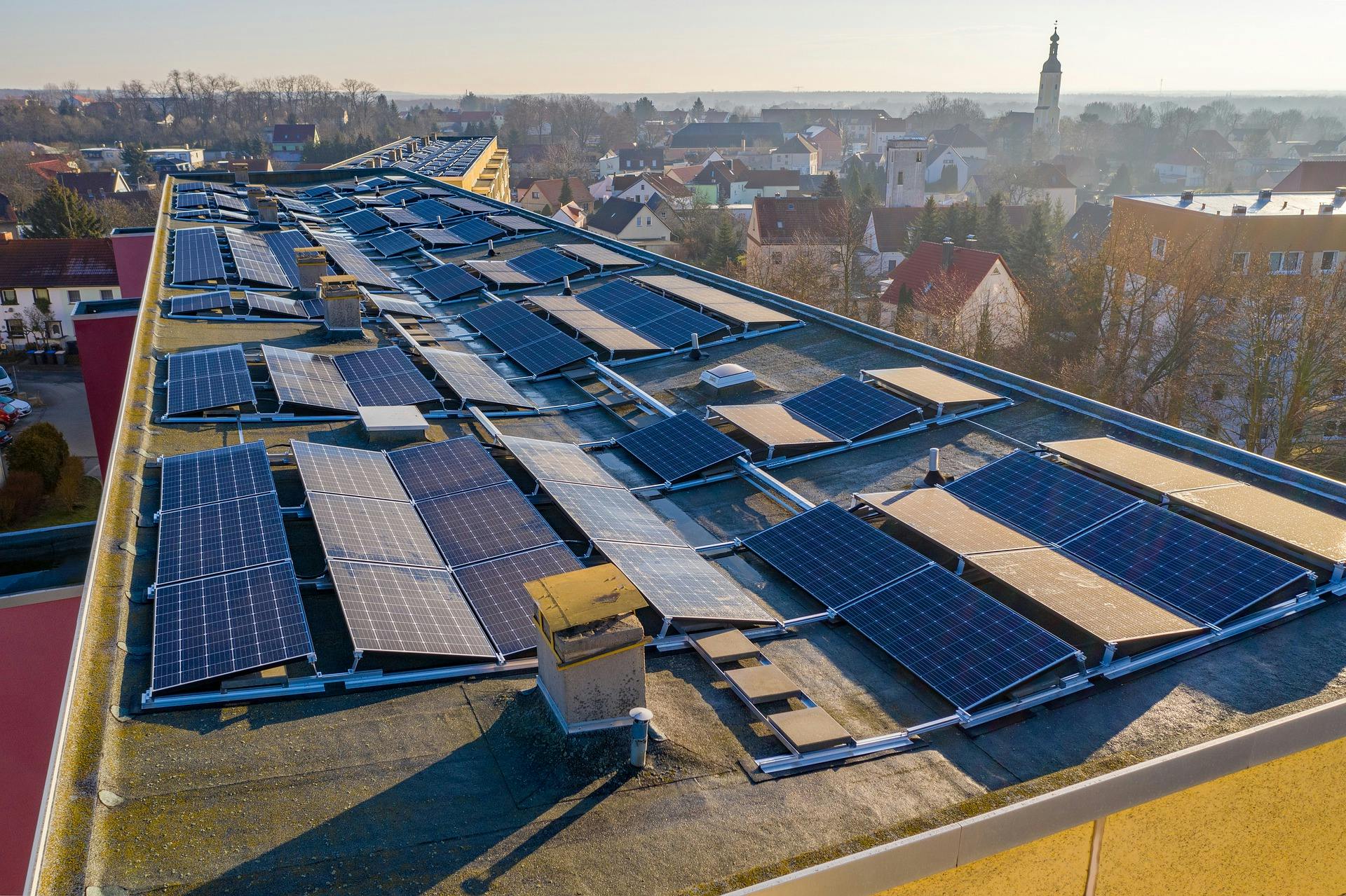 découvrez nos solutions de panneaux solaires professionnelles à marseille. optimisez votre consommation d'énergie et réduisez vos coûts grâce à des installations sur mesure, adaptées aux besoins de votre entreprise. engagés pour un avenir durable, nous vous accompagnons dans votre projet photovoltaïque.