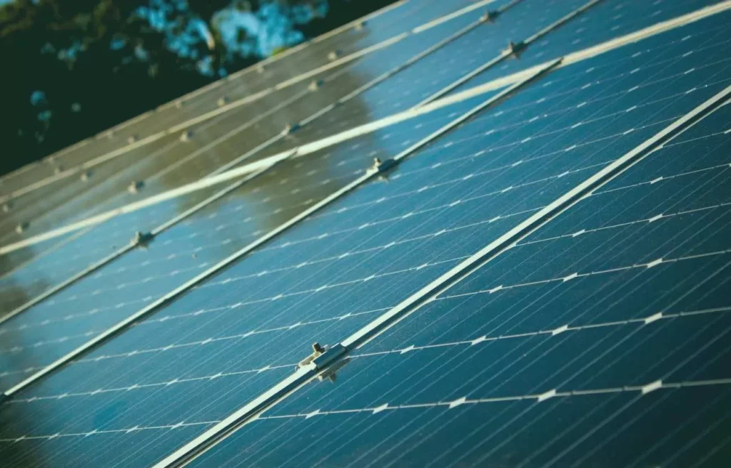 découvrez comment les panneaux solaires et les régulateurs optimisent votre production d'énergie renouvelable. apprenez à choisir le bon équipement pour maximiser l'autoconsommation et réduire vos factures d'électricité grâce à des solutions durables et efficaces.