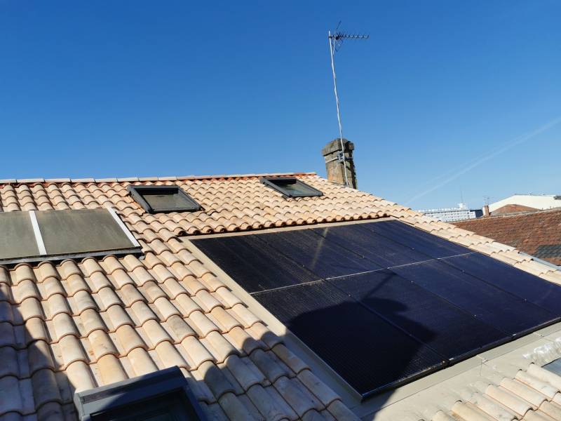découvrez les panneaux solaires velux : une solution innovante et esthétique pour optimiser l'énergie de votre maison tout en laissant entrer la lumière naturelle. profitez d'une installation facile et d'une autonomie énergétique accrue grâce à ces panneaux conçus pour s'intégrer parfaitement à vos fenêtres de toit.
