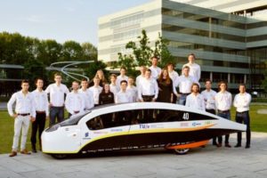 découvrez comment les panneaux solaires pour voiture révolutionnent la mobilité durable. maximisez l'autonomie de votre véhicule électrique grâce à une énergie renouvelable et profitez d'une conduite éco-responsable tout en réduisant votre empreinte carbone.