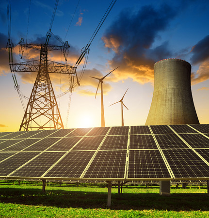 découvrez les avantages et inconvénients des panneaux solaires par rapport aux centrales nucléaires. analyse comparative des sources d'énergie renouvelable et nucléaire, leur impact environnemental, leur efficacité et leur viabilité dans le contexte énergétique actuel.