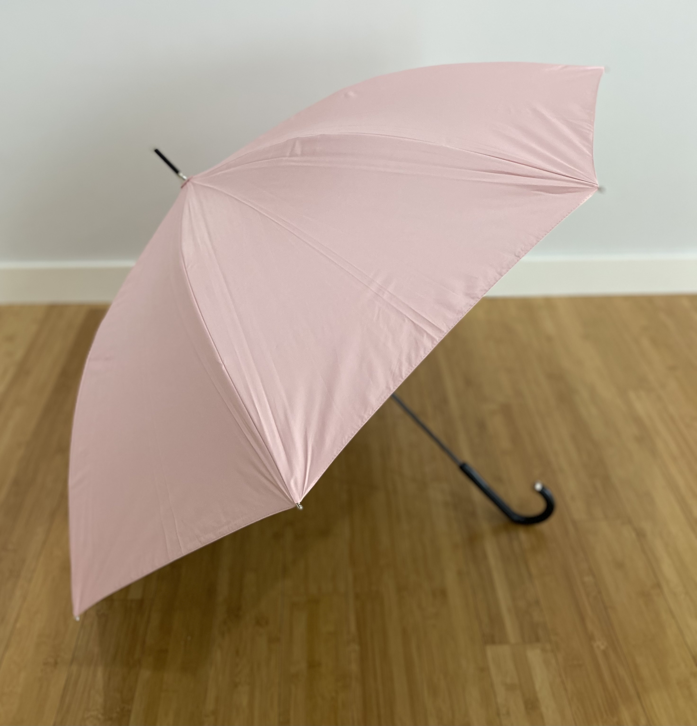 découvrez nos parasoleils élégants et fonctionnels, idéaux pour profiter de l'extérieur tout en restant à l'abri du soleil. parfaits pour les jardins, terrasses et balcons, nos modèles allient esthétisme et protection. explorez notre gamme et trouvez le parasoleil qui répond à vos besoins !