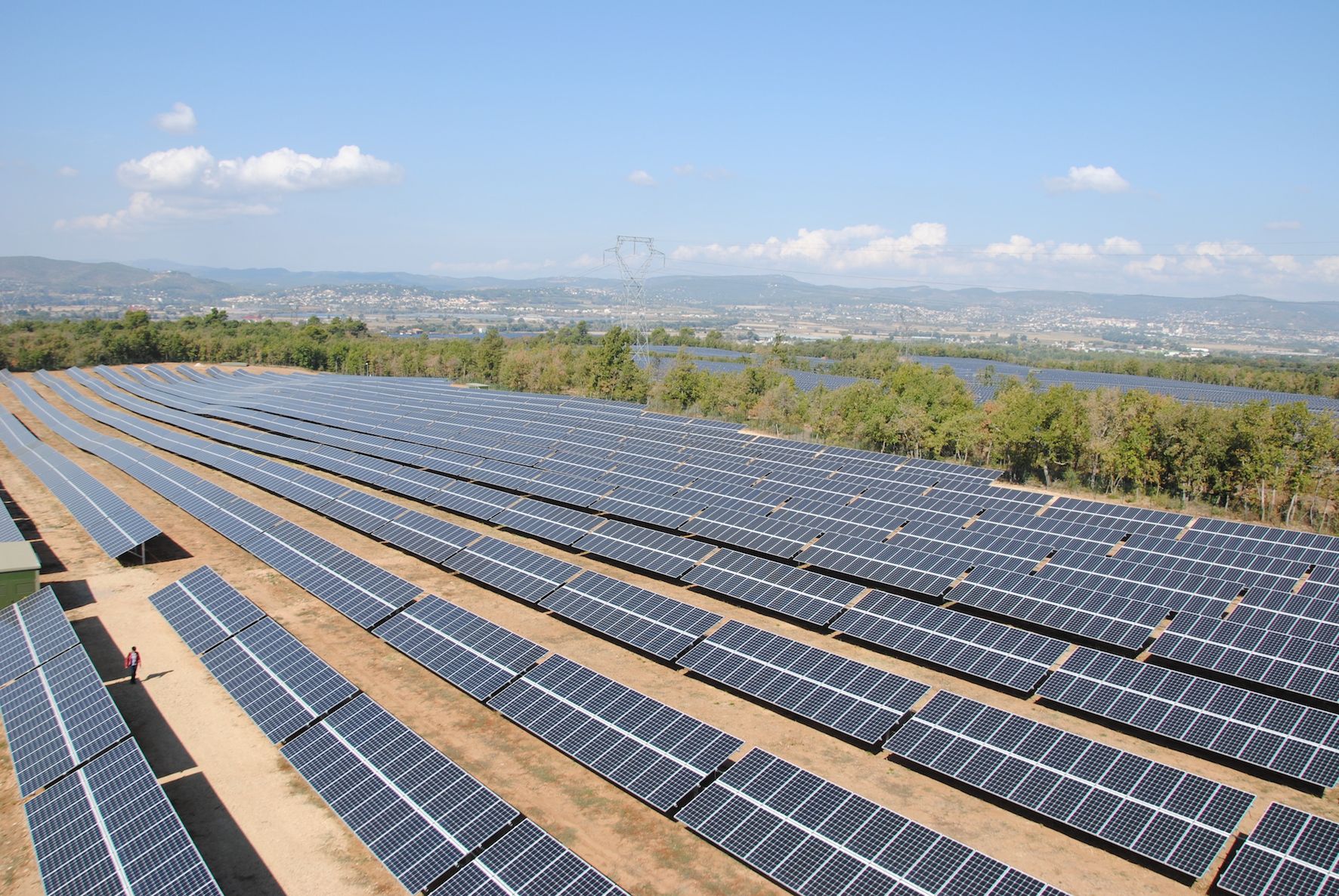découvrez le parc solaire, une installation innovante dédiée à la production d'énergie renouvelable. engagez-vous pour un avenir durable tout en explorant les bienfaits de l'énergie solaire, son impact environnemental positif et les technologies de pointe mises en œuvre pour optimiser la captation de la lumière du soleil.