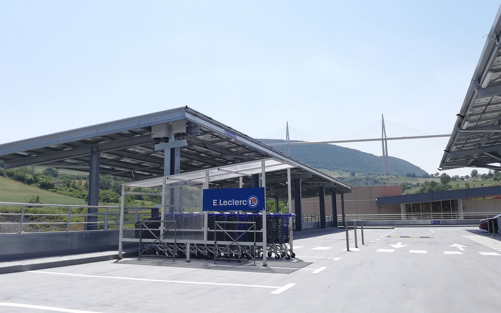 découvrez comment un parking solaire peut transformer votre stationnement en une source d'énergie renouvelable. profitez des avantages écologiques et économiques d'une solution innovante pour réduire votre empreinte carbone tout en apportant du confort à vos usagers.