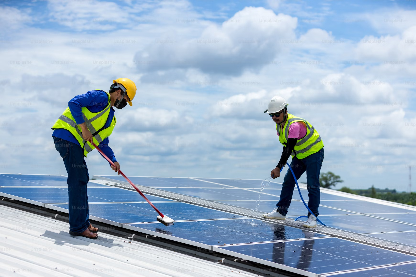 découvrez notre service de nettoyage de panneaux solaires pour optimiser leur performance et prolonger leur durée de vie. offrez à votre installation solaire une efficacité maximale grâce à nos techniques de nettoyage spécialisées. prenez soin de votre investissement tout en préservant l'environnement.