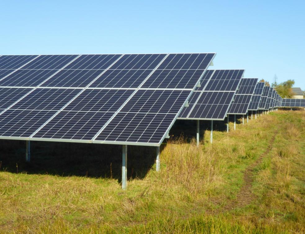 découvrez l'énergie photovoltaïque, une solution renouvelable et durable pour produire de l'électricité à partir de la lumière du soleil. informez-vous sur ses avantages, son fonctionnement et les conseils pour optimiser votre installation solaire.
