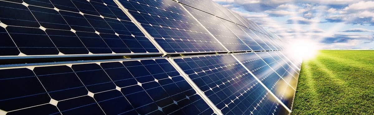 découvrez la définition du photovoltaïque, une technologie innovante qui convertit la lumière du soleil en électricité. apprenez comment cette source d'énergie renouvelable contribue à la transition énergétique et à la réduction de l'empreinte carbone.