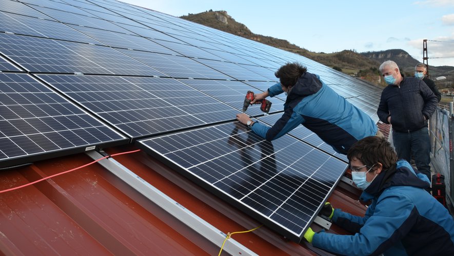 découvrez comment les collectivités peuvent bénéficier de l'énergie photovoltaïque. explorez les solutions durables et innovantes pour intégrer les panneaux solaires dans vos projets publics et réduire votre empreinte carbone.