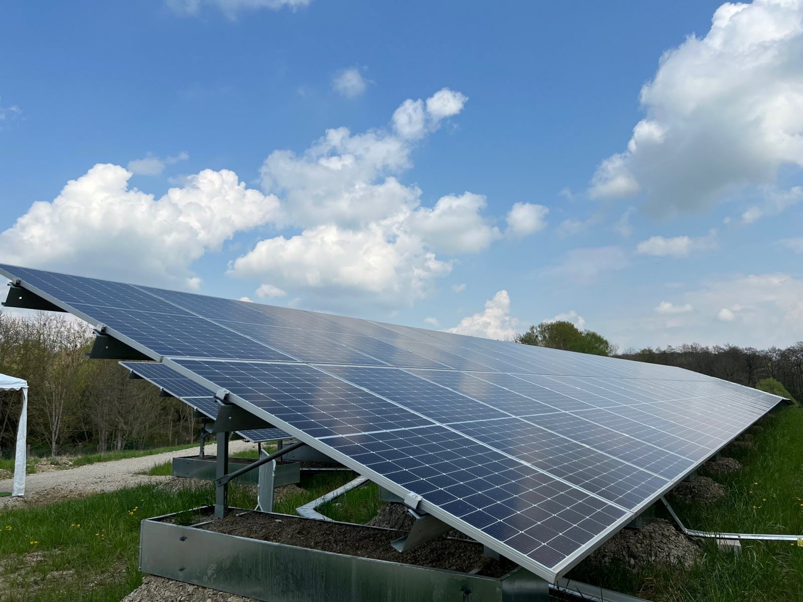 découvrez comment profiter de l'énergie photovoltaïque gratuitement grâce à nos solutions innovantes et financements avantageux. transformez votre maison en producteur d'énergie avec des panneaux solaires accessibles et durables.