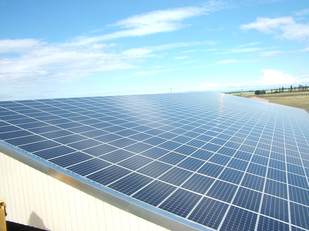 découvrez les avantages du photovoltaïque : une source d'énergie renouvelable et durable qui vous permet de réduire vos factures d'électricité tout en contribuant à la protection de l'environnement. apprenez comment installer des panneaux solaires chez vous et profiter des subventions disponibles.