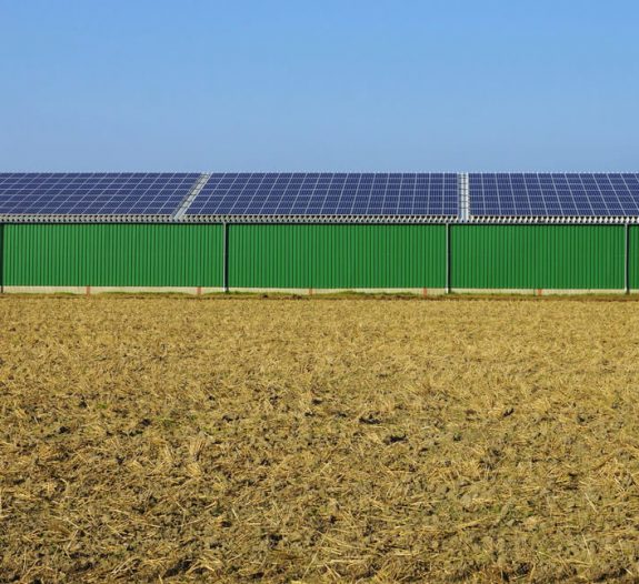 découvrez comment l'énergie photovoltaïque transforme l'agriculture en offrant des solutions durables et rentables. optimisez vos rendements avec des panneaux solaires adaptés à vos besoins agricoles.