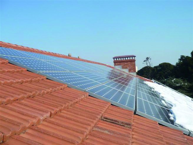 découvrez comment les systèmes photovoltaïques peuvent transformer les copropriétés en sources d'énergie renouvelable, réduisant ainsi les coûts énergétiques et l'empreinte carbone. informez-vous sur les avantages, les subventions disponibles et les étapes pour intégrer l'énergie solaire au sein de votre communauté.