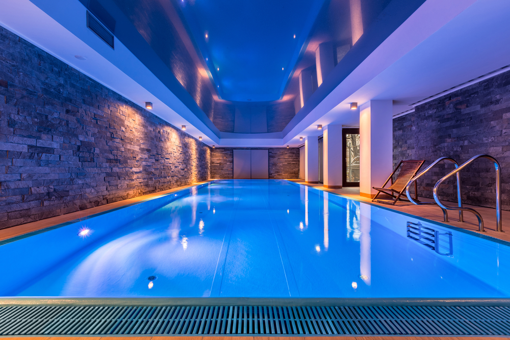 découvrez le confort d'une piscine chauffée, idéale pour profiter de moments de détente en famille ou entre amis tout au long de l'année. plongez dans une eau agréable et savourez des instants de plaisirs aquatiques, quels que soient les caprices de la météo.