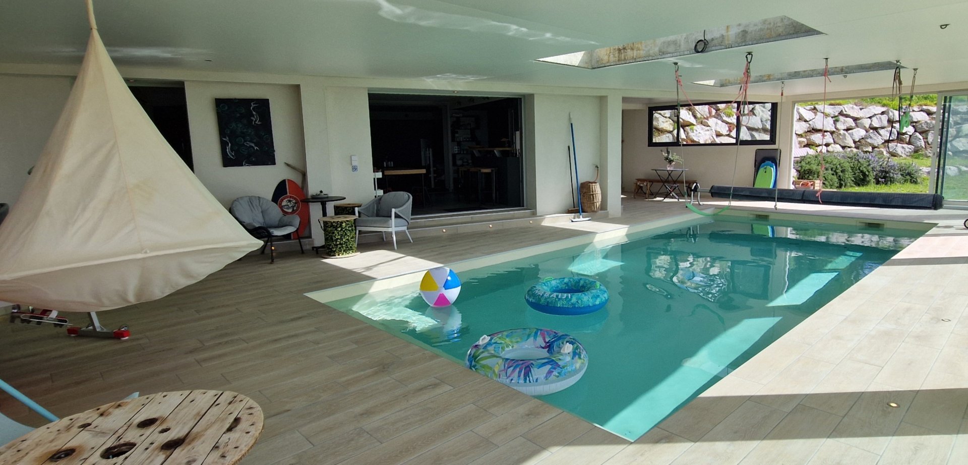 découvrez le confort d'une piscine chauffée, idéale pour se baigner toute l'année. profitez de moments de détente en famille ou entre amis dans une eau à température agréable, quel que soit le climat. apprenez-en davantage sur les avantages d'une piscine chauffée et transformez votre espace extérieur en un véritable paradis aquatique.