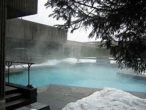découvrez le confort d'une piscine chauffée, idéale pour profiter des plaisirs de la baignade tout au long de l'année. plongez dans une eau tempérée et relaxez-vous dans votre oasis personnelle, quel que soit le temps. parfait pour se détendre, s'amuser en famille ou entre amis.