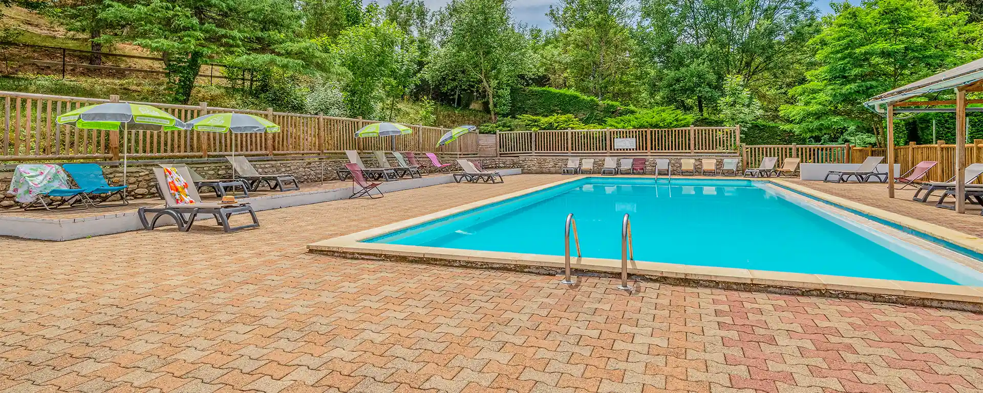 découvrez le confort d'une piscine chauffée, idéale pour profiter de moments de détente tout au long de l'année. offrez-vous le luxe d'une baignade agréable, quelle que soit la saison, et transformez votre jardin en véritable oasis de bien-être.