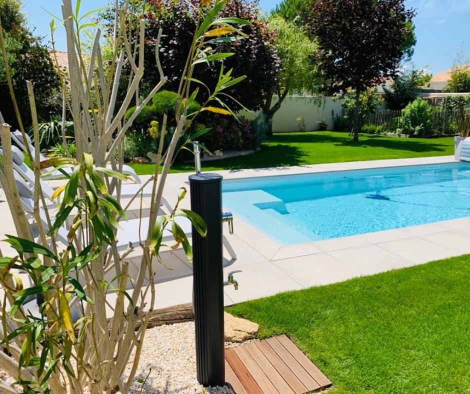 découvrez les avantages d'une piscine solaire : une solution écologique et économique pour profiter d'une eau agréablement chauffée tout en préservant l'environnement. transformez votre espace extérieur en un véritable havre de paix grâce à l'énergie solaire.