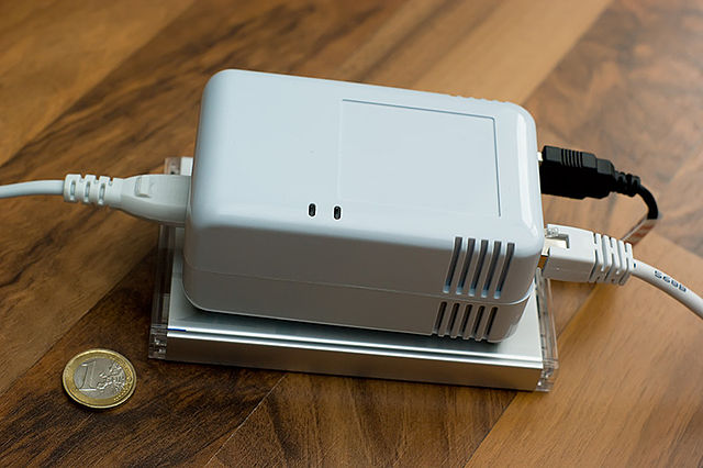 découvrez la définition complète du terme 'plug'. apprenez son utilisation dans divers contextes, son origine et son évolution à travers le temps. idéal pour enrichir votre vocabulaire et comprendre son importance.