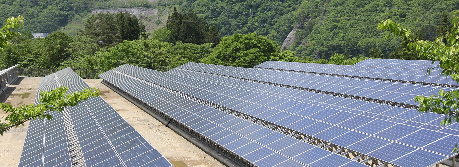 découvrez tout ce qu'il faut savoir sur le poids par m² des panneaux photovoltaïques. notre guide vous aide à comprendre les critères de choix, les implications sur l'installation et l'entretien de vos panneaux solaires.