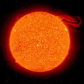 découvrez le poids du soleil et ses implications sur notre système solaire. explorez les fascinants chiffres et données scientifiques qui révèlent l'énormité de notre étoile et son influence sur la gravité et les orbites des planètes. un voyage fascinant au cœur de l'astre lumineux qui éclaire notre planète.