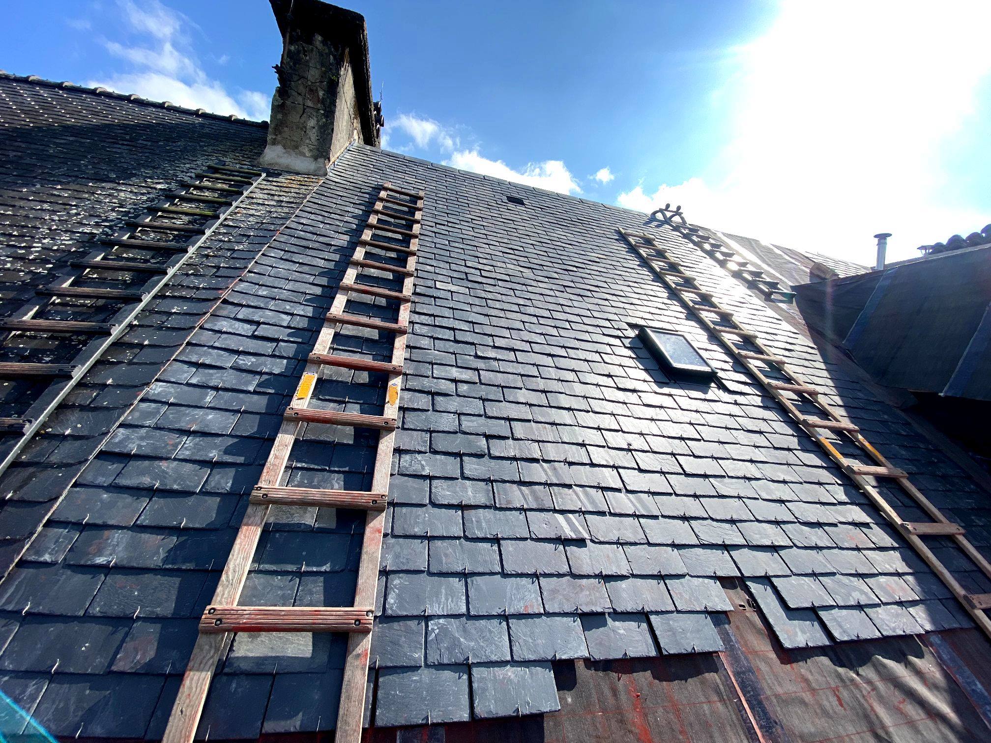 découvrez tout ce qu'il faut savoir sur le poids des toitures en ardoise. une analyse complète des avantages, des considérations de structure et des conseils pour une installation réussie.