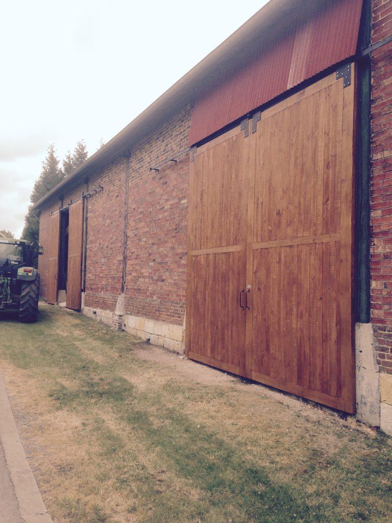 découvrez nos portes agricoles robustes et durables, conçues pour répondre aux besoins des exploitations modernes. offrant sécurité et praticité, nos modèles s'adaptent à tous les types de terrains pour faciliter vos activités quotidiennes.