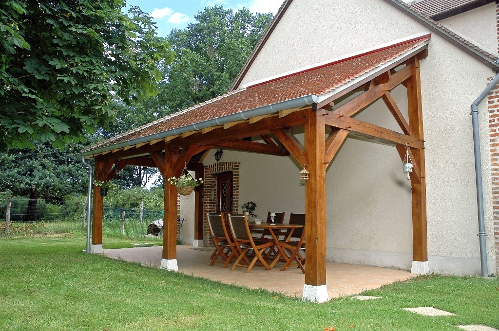 découvrez notre préau en bois, un espace extérieur élégant et confortable, parfait pour profiter de moments en famille ou entre amis. conçu avec des matériaux durables, il allie esthétisme et praticité, idéal pour toutes les saisons.