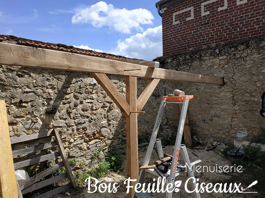 découvrez notre préau en bois, un espace extérieur élégant et accueillant, idéal pour se détendre ou recevoir famille et amis. fabriqué avec des matériaux de qualité, ce préau allie esthétisme et durabilité pour embellir votre jardin tout en vous protégeant des intempéries.