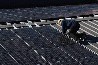 découvrez nos solutions de prêt pour financer l'installation de panneaux photovoltaïques. profitez d'une énergie renouvelable tout en allégeant vos dépenses. contactez-nous pour un devis personnalisé !