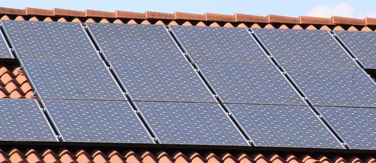 découvrez la prime solaire, une aide financière visant à encourager l'installation de panneaux solaires. profitez d'avantages économiques tout en contribuant à la transition énergétique. renseignez-vous sur les conditions d'éligibilité et les démarches à suivre pour bénéficier de cette prime.
