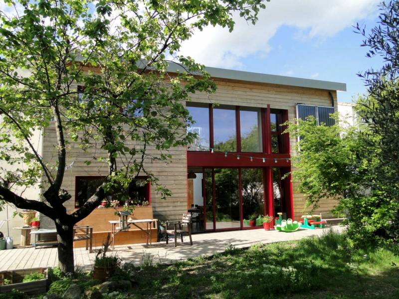 découvrez le prix moyen au mètre carré pour construire une maison passive en france. informez-vous sur les coûts associés, les avantages énergétiques et les matériaux écologiques pour réaliser un projet durable et économique.