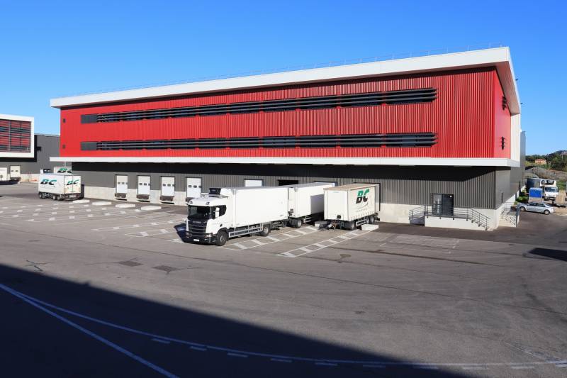 découvrez nos offres de prix compétitifs pour la construction et l'achat de hangars. informez-vous sur les différentes options disponibles et trouvez le meilleur rapport qualité-prix pour votre projet de hangar.