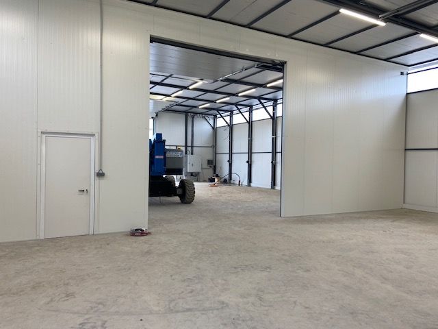 découvrez les prix compétitifs des hangars de 300m2 pour vos projets de stockage ou d'activité. profitez de notre sélection variée et trouvez le hangar idéal qui répond à vos besoins, tout en respectant votre budget.