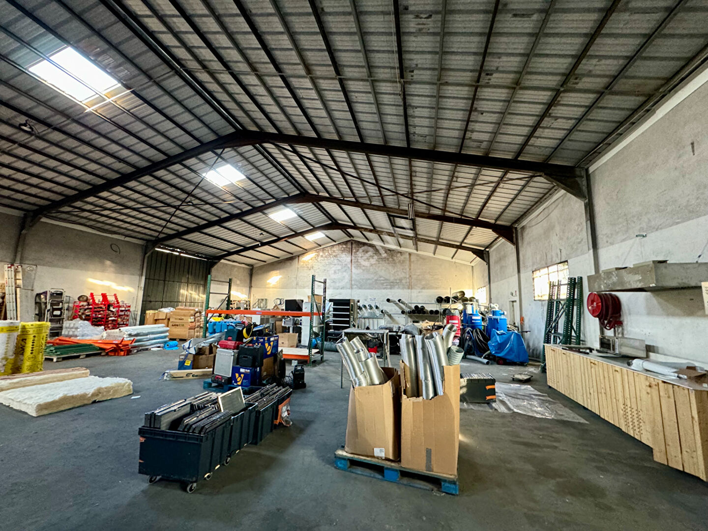 découvrez les prix compétitifs pour un hangar de 600m2 adapté à vos besoins. que ce soit pour le stockage, la logistique ou une activité industrielle, trouvez le meilleur rapport qualité-prix et maximisez votre espace dès aujourd'hui.