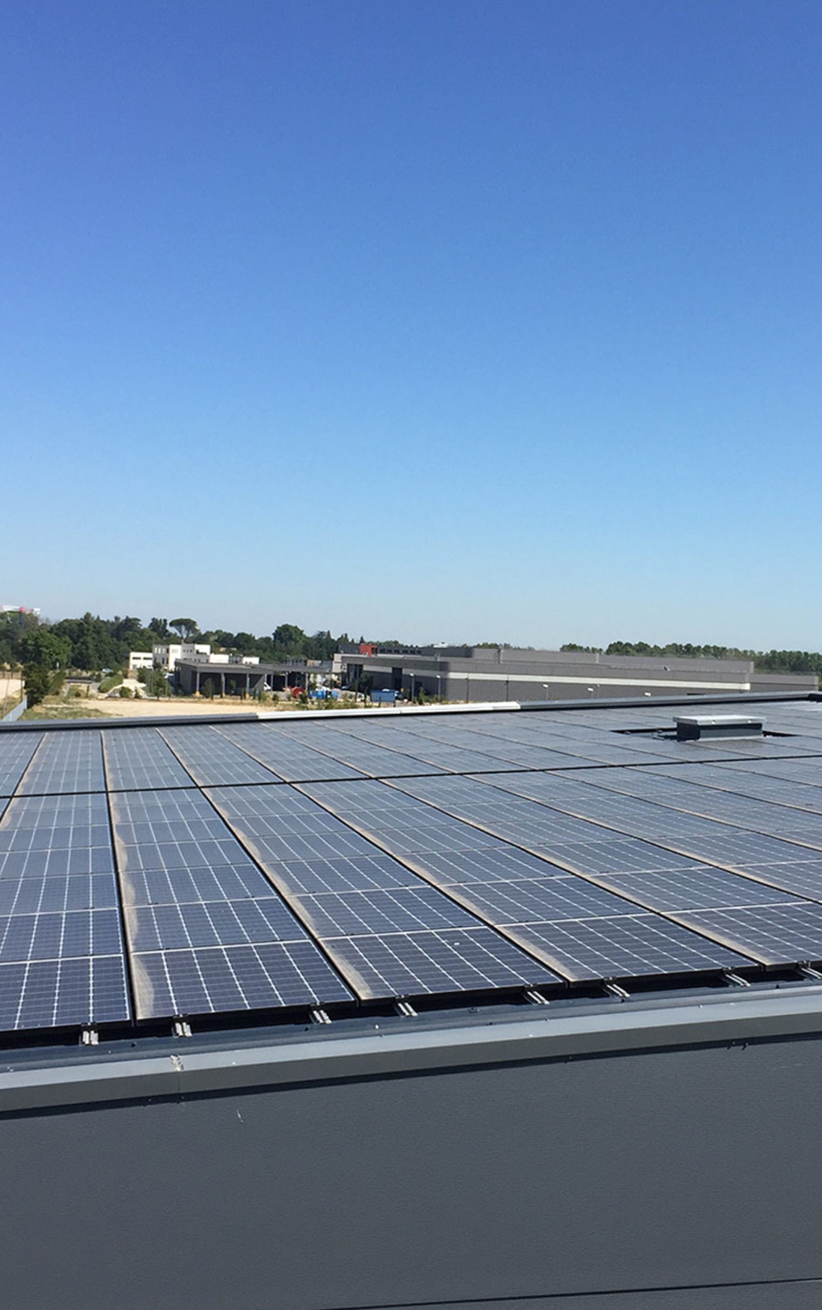 découvrez nos offres de prix pour la location de panneaux photovoltaïques. profitez d'une solution économique et écologique pour produire votre propre énergie solaire, sans investissement initial important. comparez nos tarifs et faites le choix qui vous convient le mieux pour réduire votre facture d'électricité tout en préservant l'environnement.