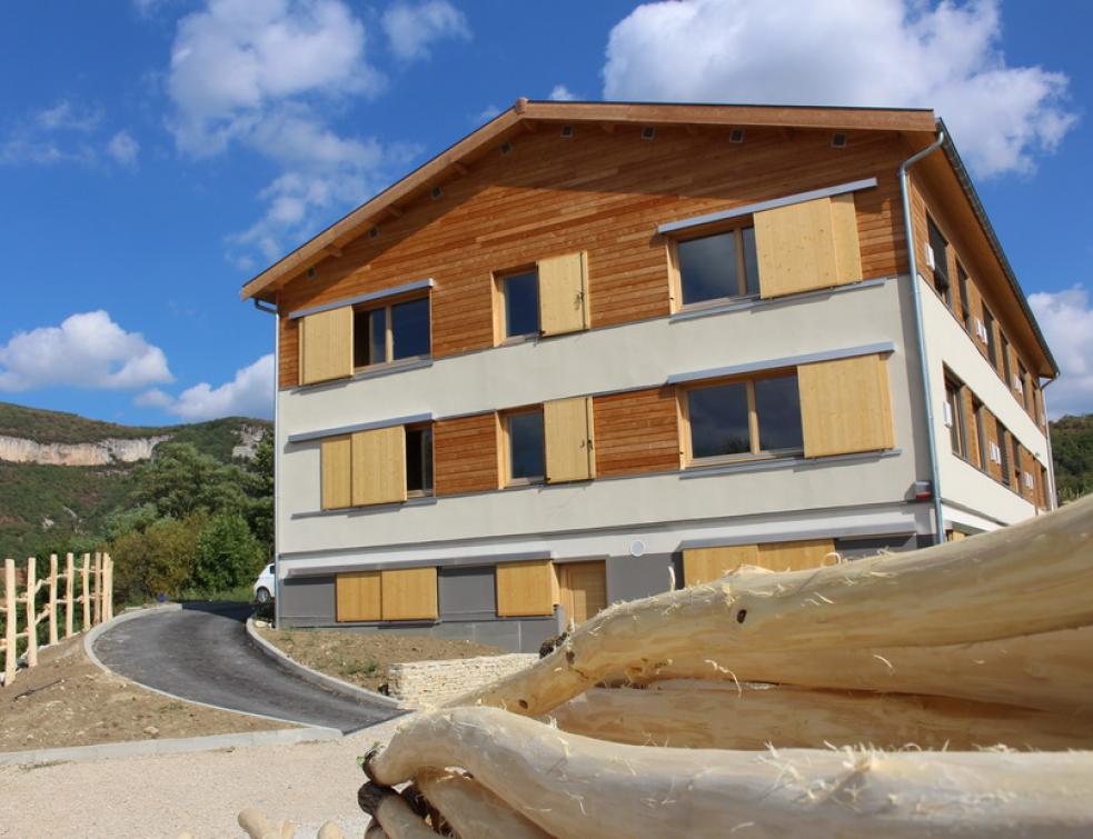 découvrez les prix des maisons bepos, écoénergétiques et respectueuses de l'environnement. comparez les offres et trouvez votre future habitation durable, tout en profitant d'économies sur vos factures d'énergie.