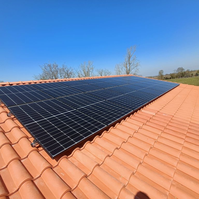 découvrez les prix des panneaux photovoltaïques de 6 kwc et optimisez votre investissement énergétique. informez-vous sur les avantages, les subventions disponibles et les critères à considérer pour un choix éclairé et durable.