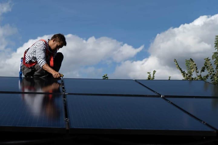 découvrez les prix des panneaux solaires de 9 kw et optimisez votre investissement en énergie renouvelable. comparez les offres, bénéficiez d'économies d'énergie et contribuez à un environnement durable!