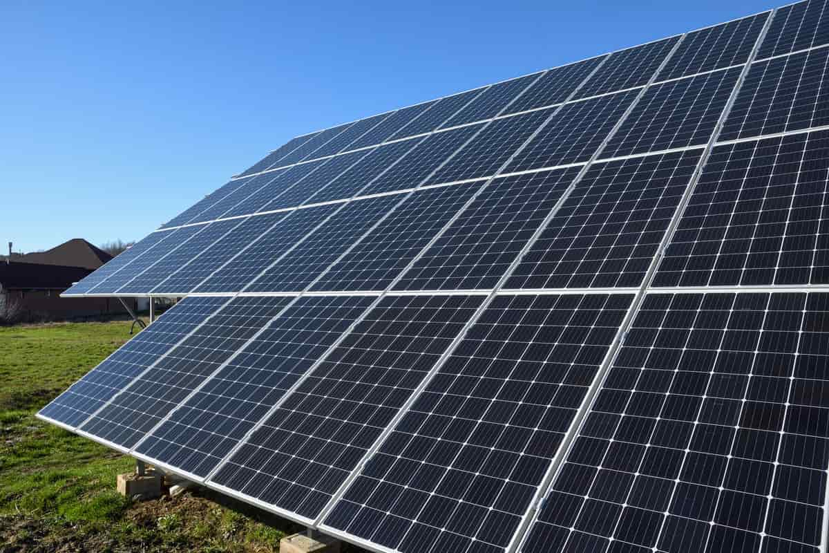 découvrez les prix des panneaux solaires au mètre carré pour optimiser votre investissement énergétique. comparez les coûts des différentes technologies et profitez des aides disponibles pour réduire votre facture d'électricité tout en préservant l'environnement.