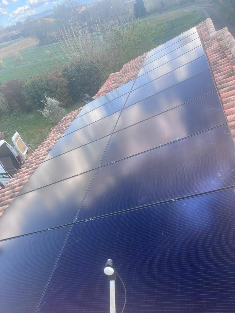 découvrez les prix des panneaux photovoltaïques au mètre carré. comparez les tarifs, les options disponibles et les économies d'énergie possibles grâce à l'énergie solaire. optimalisez votre investissement en énergie renouvelable et renseignez-vous sur les offres actuelles.