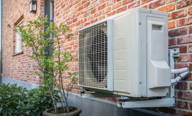 découvrez tout ce qu'il faut savoir sur les prix des pompes à chaleur solarothermiques. comparez les modèles, les marques et les offres pour faire le meilleur choix pour votre confort énergétique et votre budget.